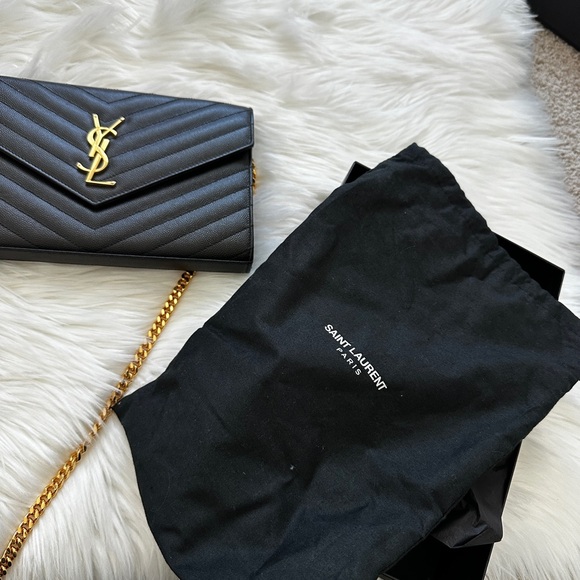 Saint Laurent Grain de Poudre Envelope Wallet on Chain - Picture 4 of 15